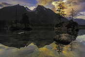 Photo: dd007104      Sunrise at the Hintersee, the Watzmann is reflected in the Hintersee, at the favourite place of the former Prince Regent Luitpold of Bavaria, Ramsau, Berchtesgadner Land, Upper Bavaria, Bavaria, Germany